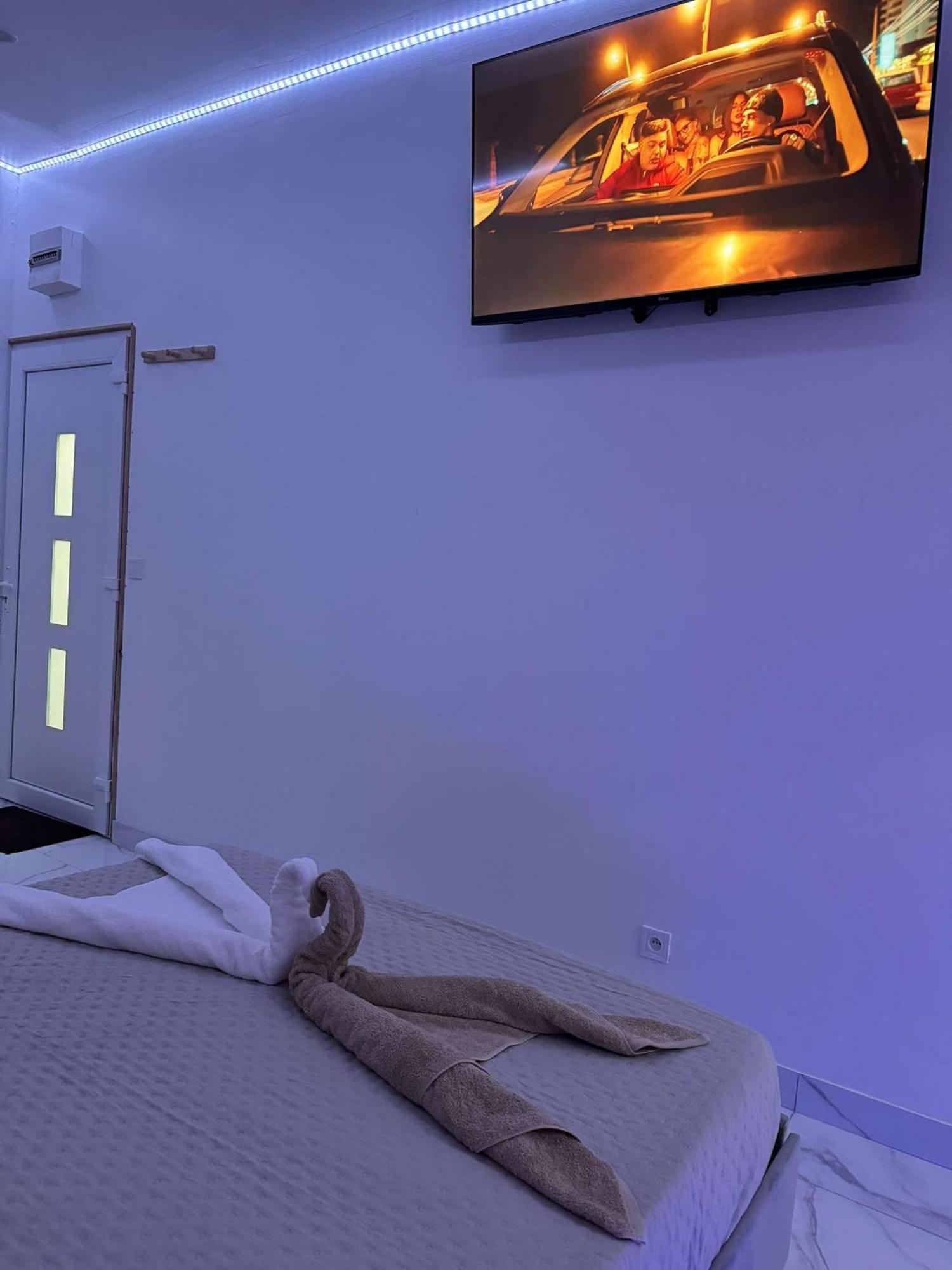 Suite Gold By L Amaryllis I Jacuzzi & Sauna Prive I Centre Beziers Arrivee Autonome Bagian luar foto