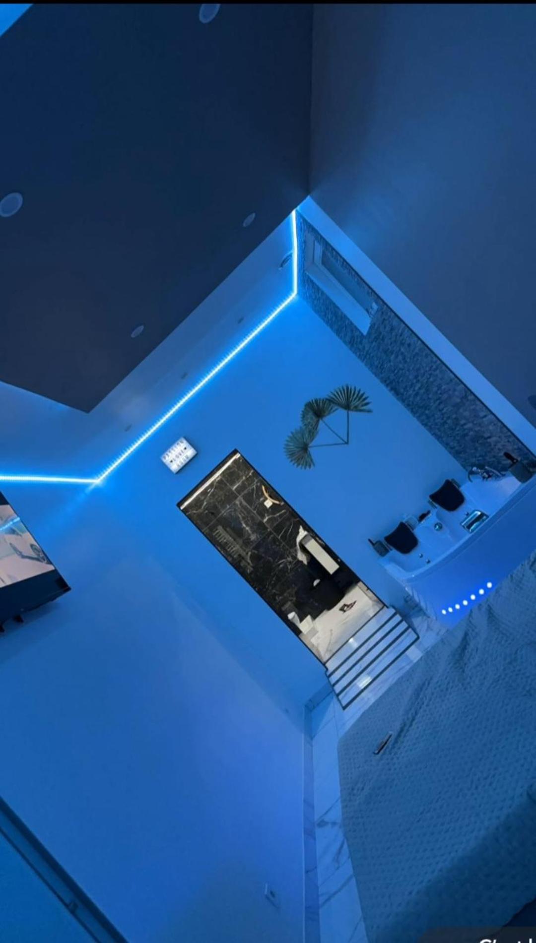 Suite Gold By L Amaryllis I Jacuzzi & Sauna Prive I Centre Beziers Arrivee Autonome Bagian luar foto